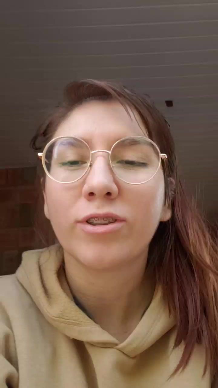 alinafox4 Live Cam Screenshot – 2025-08-20 19:29:10