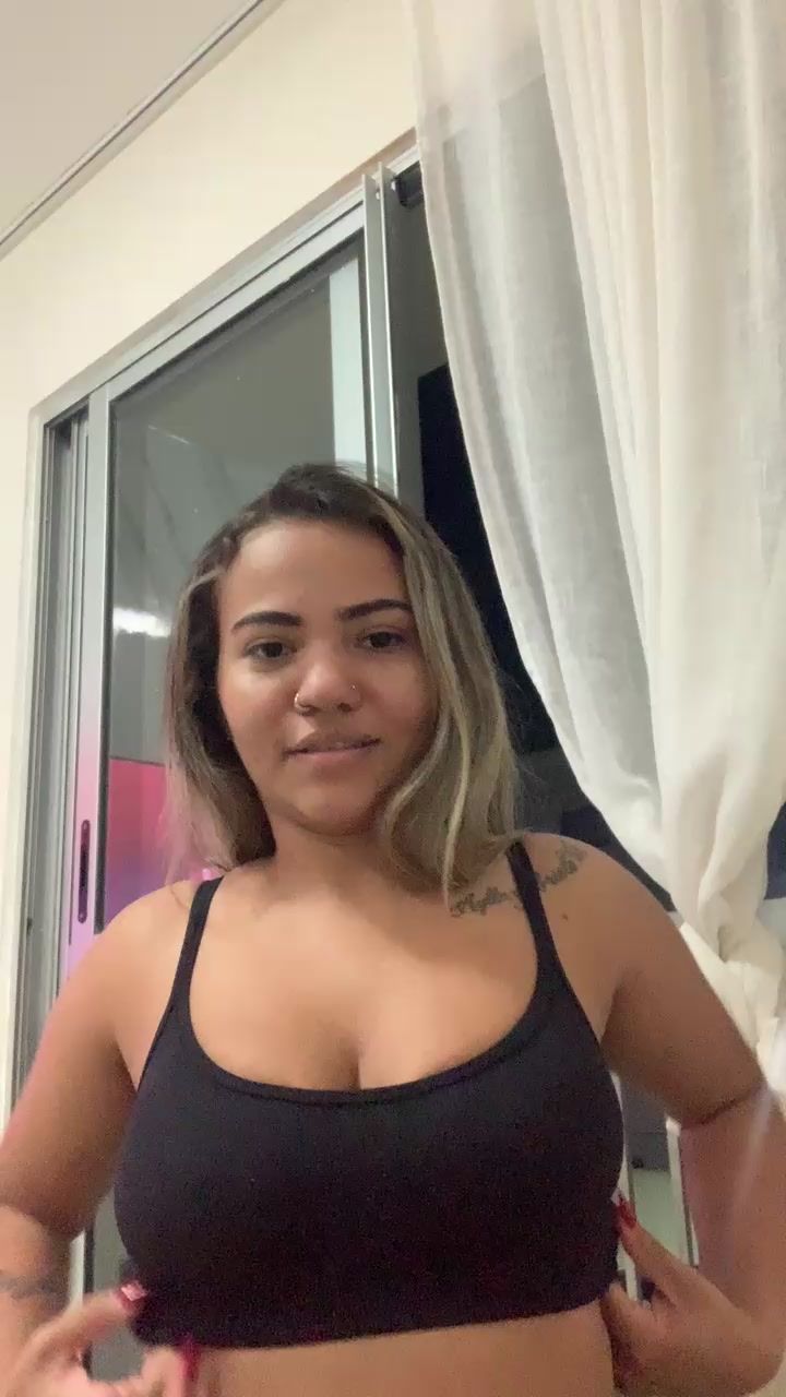 alyciA5697 Live Cam Screenshot – 2025-08-05 02:30:31
