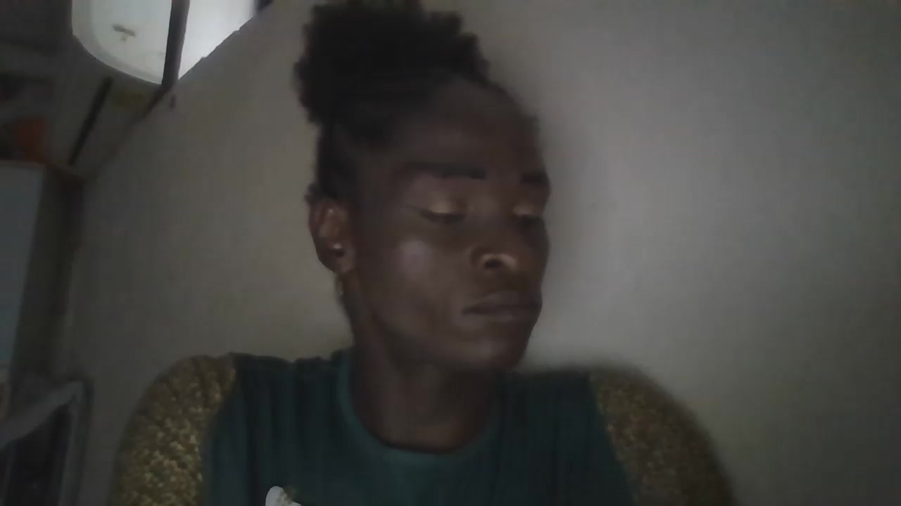 amounactivoxx Live Cam Screenshot – 2025-08-24 18:31:28