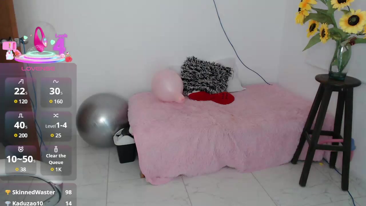 ana_milf Live Cam Screenshot – 2025-08-04 00:50:31