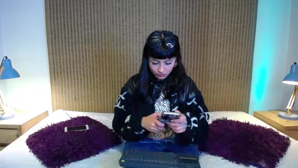 anais_moon420 Live Cam Screenshot – 2025-08-05 06:27:03