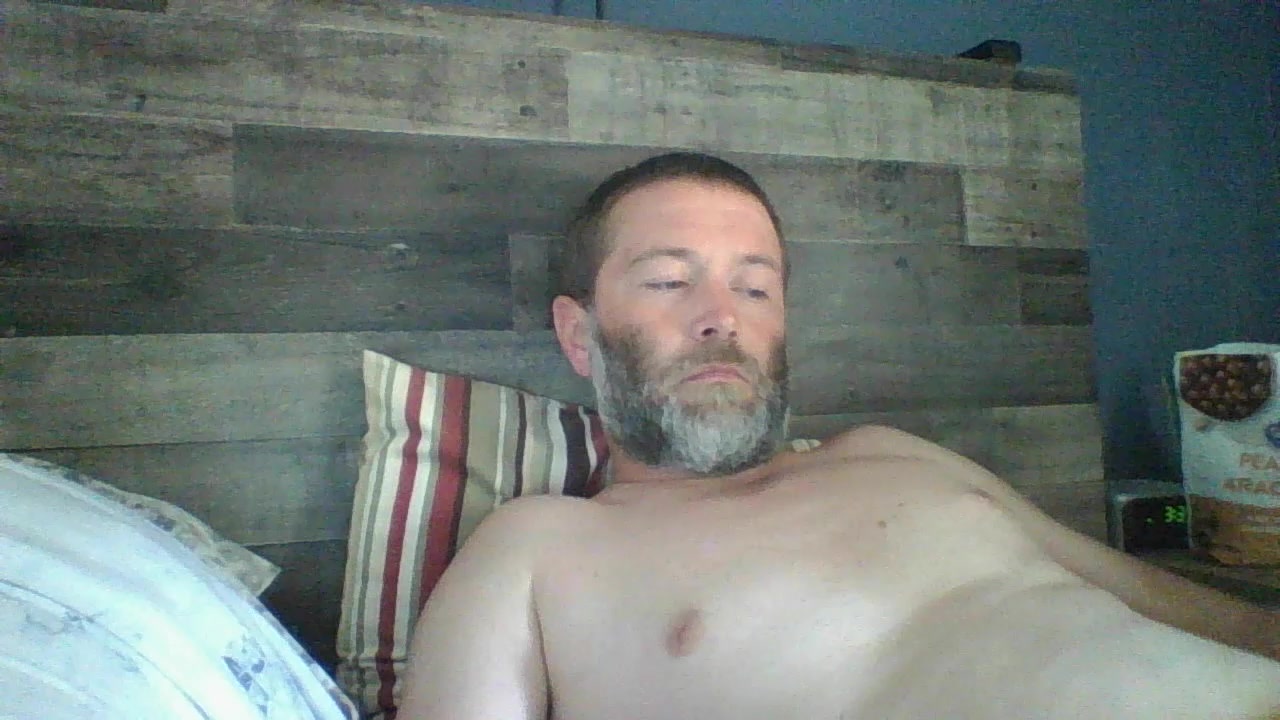 andrewe421 Live Cam Screenshot – 2025-08-25 19:39:58