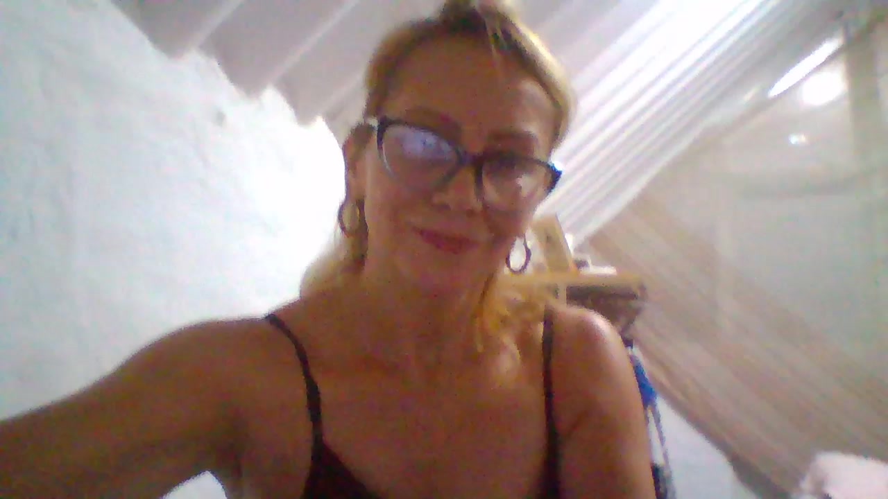 angelycute Live Cam Screenshot – 2025-10-22 02:29:06