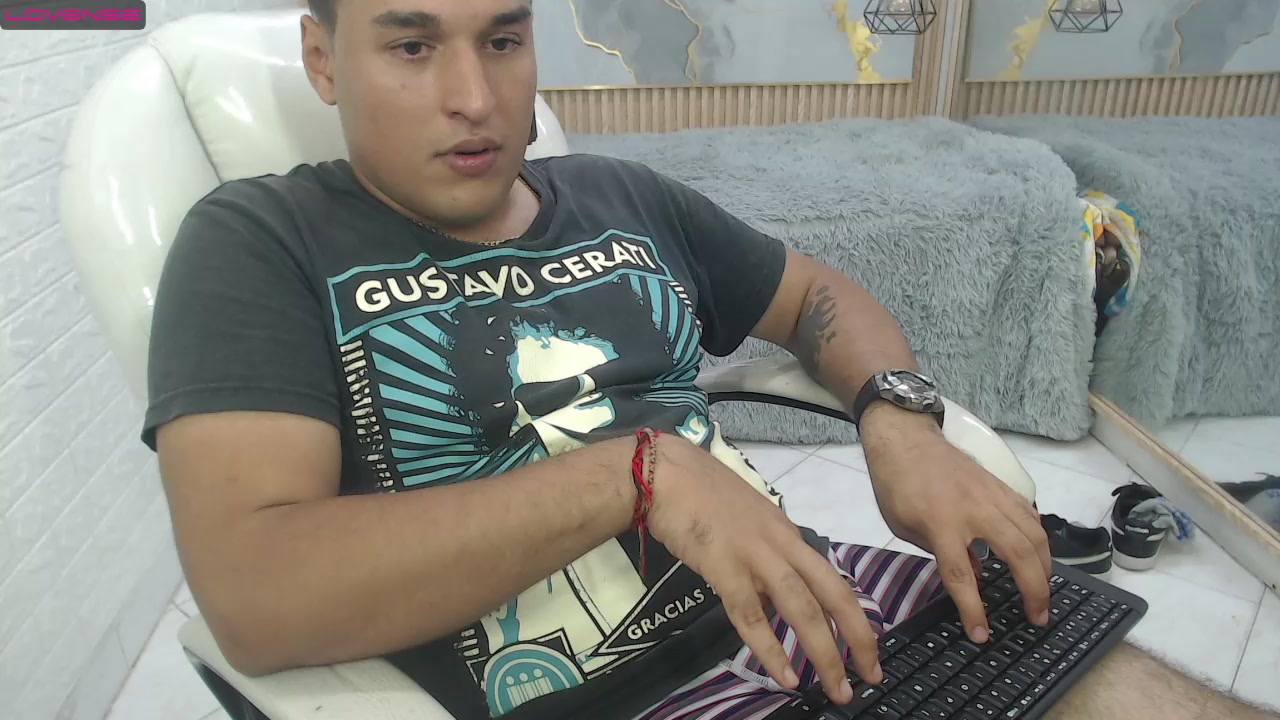 aresthestalion1 Live Cam Screenshot – 2025-08-21 22:58:07