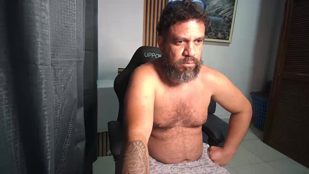 bearvzlat Live Cam Screenshot – 2025-08-23 23:00:01