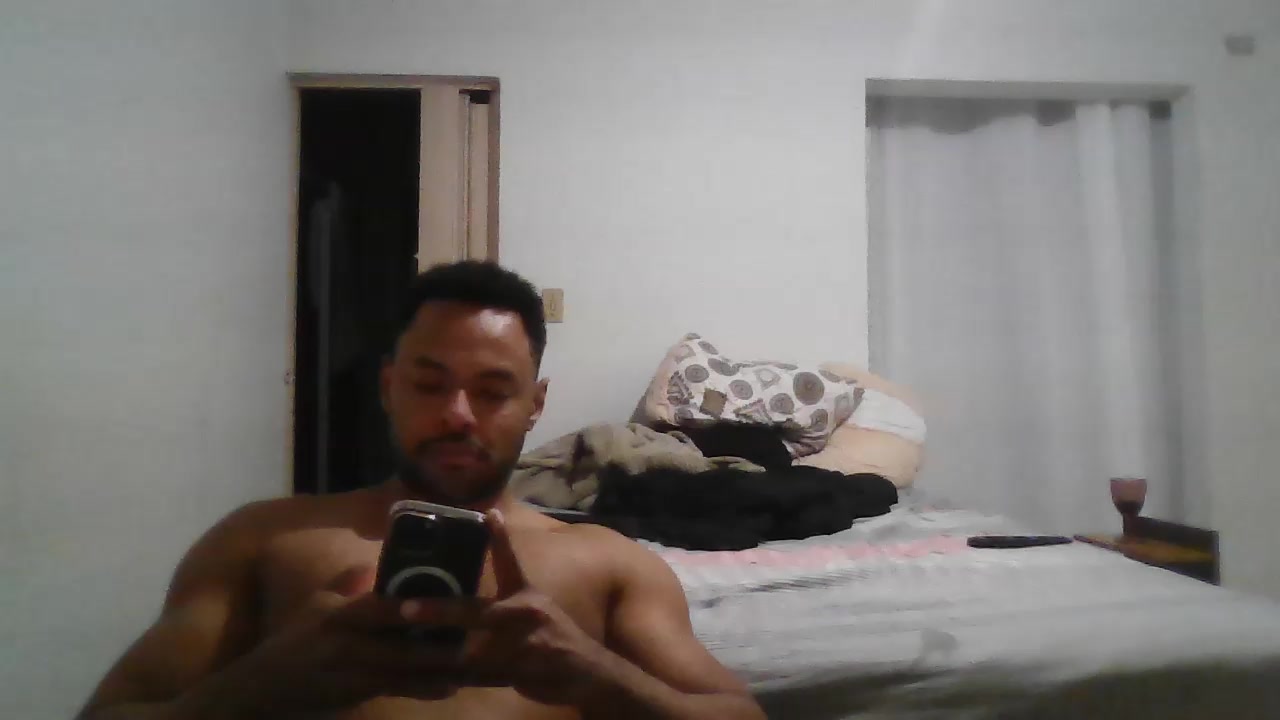blacksuwis Live Cam Screenshot – 2025-09-12 06:43:18