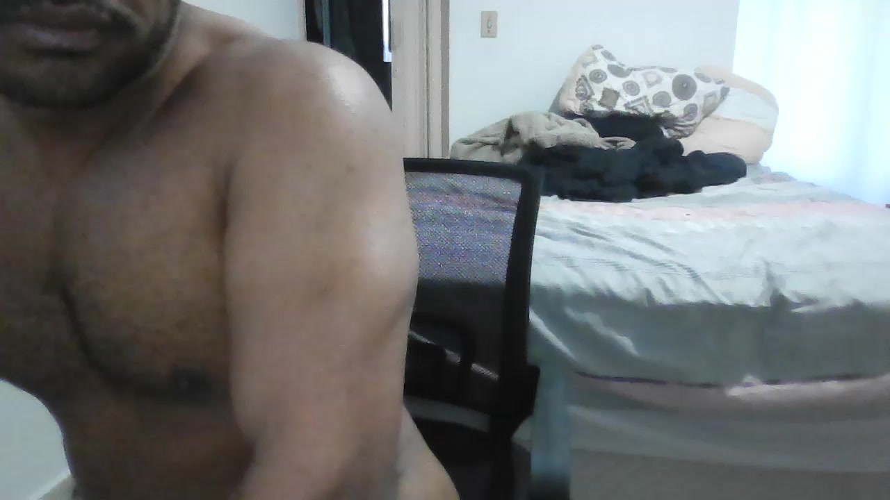 blacksuwis Live Cam Screenshot – 2025-09-12 08:25:40