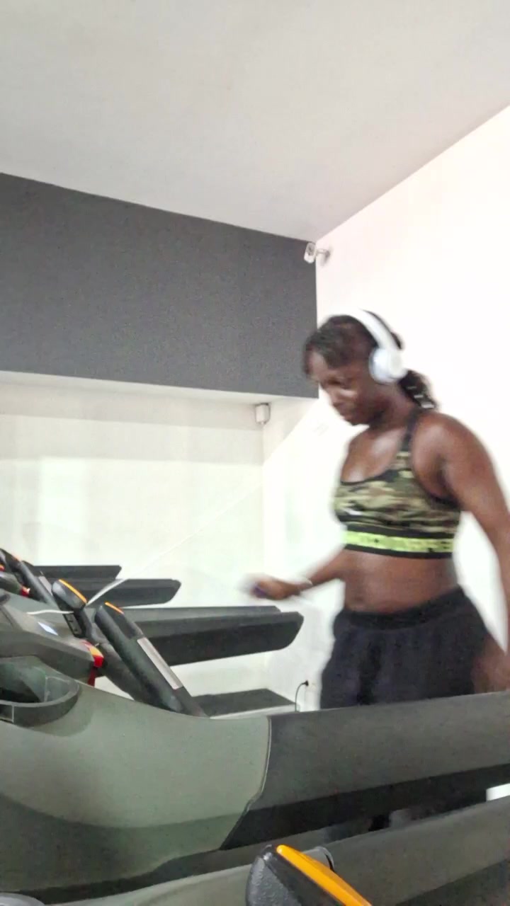 brithy Live Cam Screenshot – 2025-08-25 16:14:15