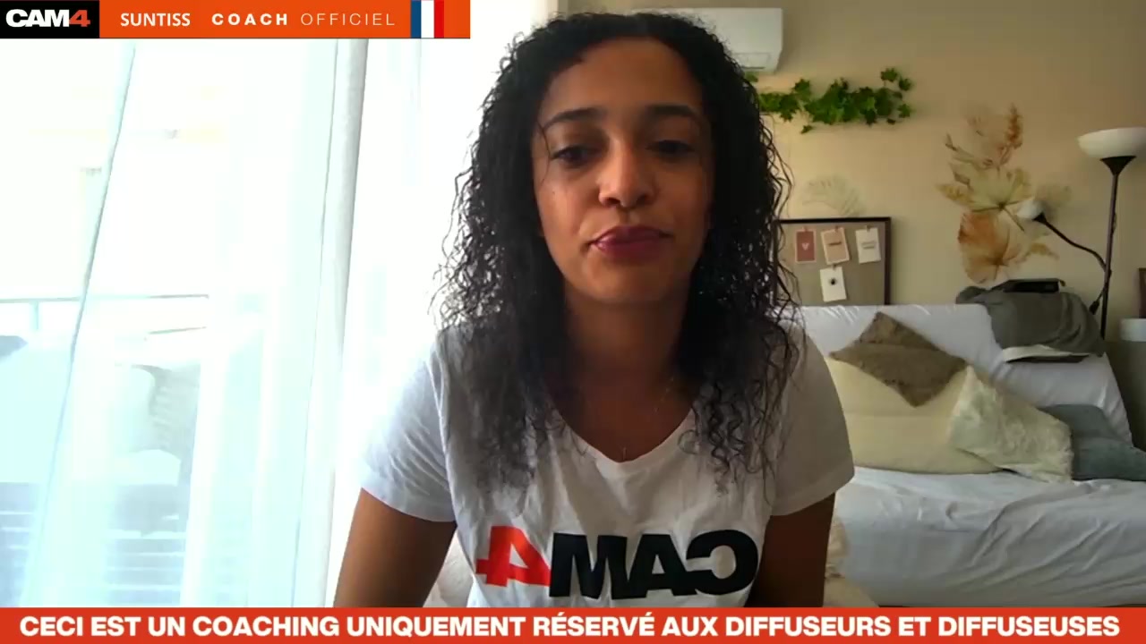 cam4coachfrance Live Cam Screenshot – 2025-08-05 17:33:58