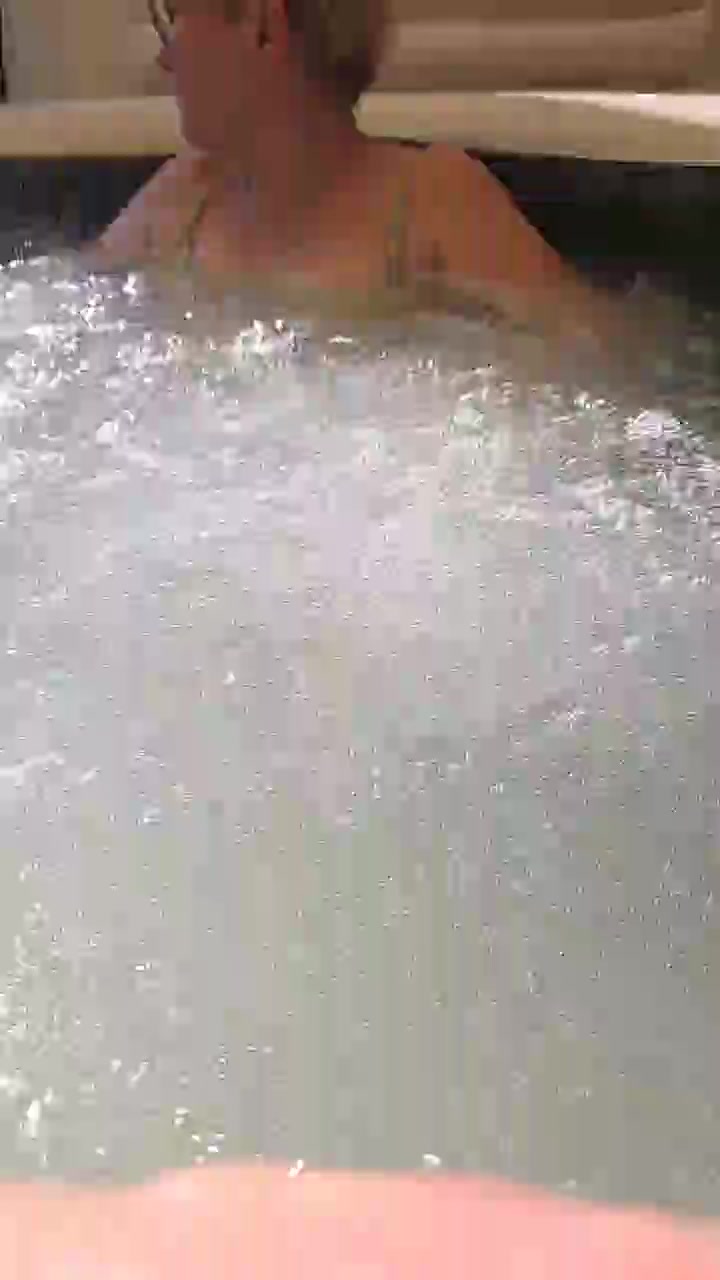 chalinhot57 Live Cam Screenshot – 2025-08-10 15:48:42