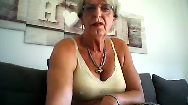 claudia2210 Live Cam Screenshot – 2025-08-14 07:29:42