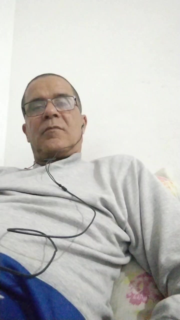 claudioroberto8 Live Cam Screenshot – 2025-08-07 23:22:39
