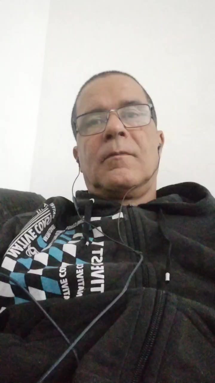 claudioroberto8 Live Cam Screenshot – 2025-08-13 10:44:34