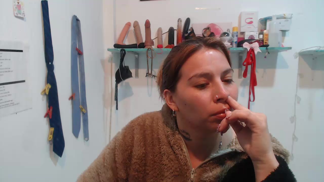 cloefuckass Live Cam Screenshot – 2025-08-04 22:45:54
