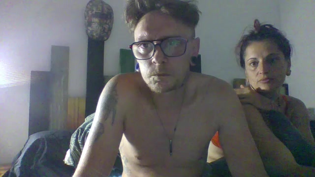 couplechaud86 Live Cam Screenshot – 2025-08-27 22:20:56