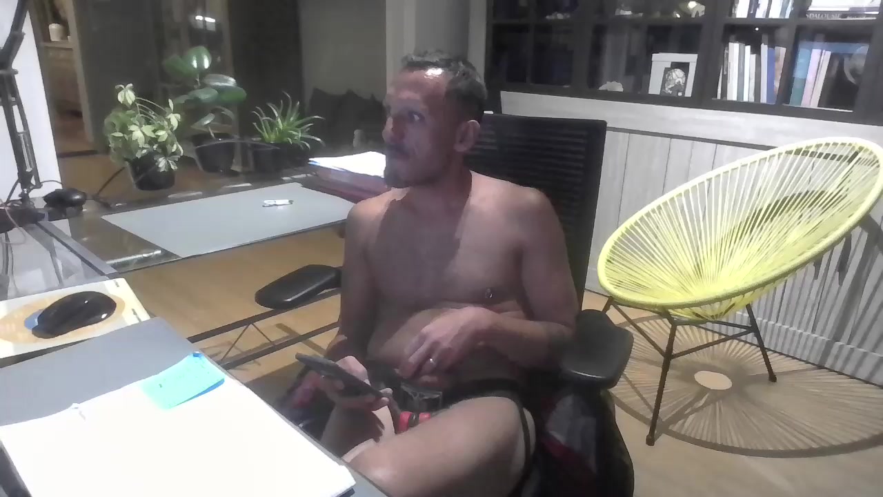 couplenotabous1 Live Cam Screenshot – 2025-08-08 01:20:44