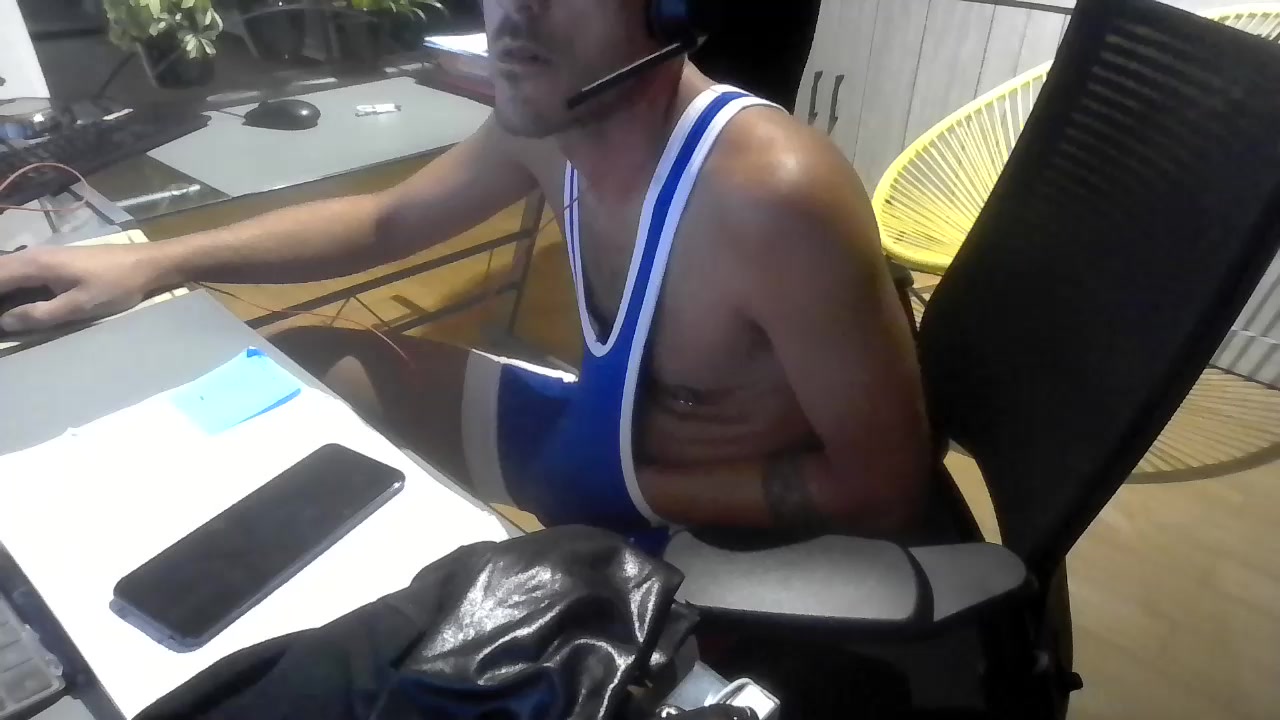couplenotabous1 Live Cam Screenshot – 2025-08-08 06:10:24
