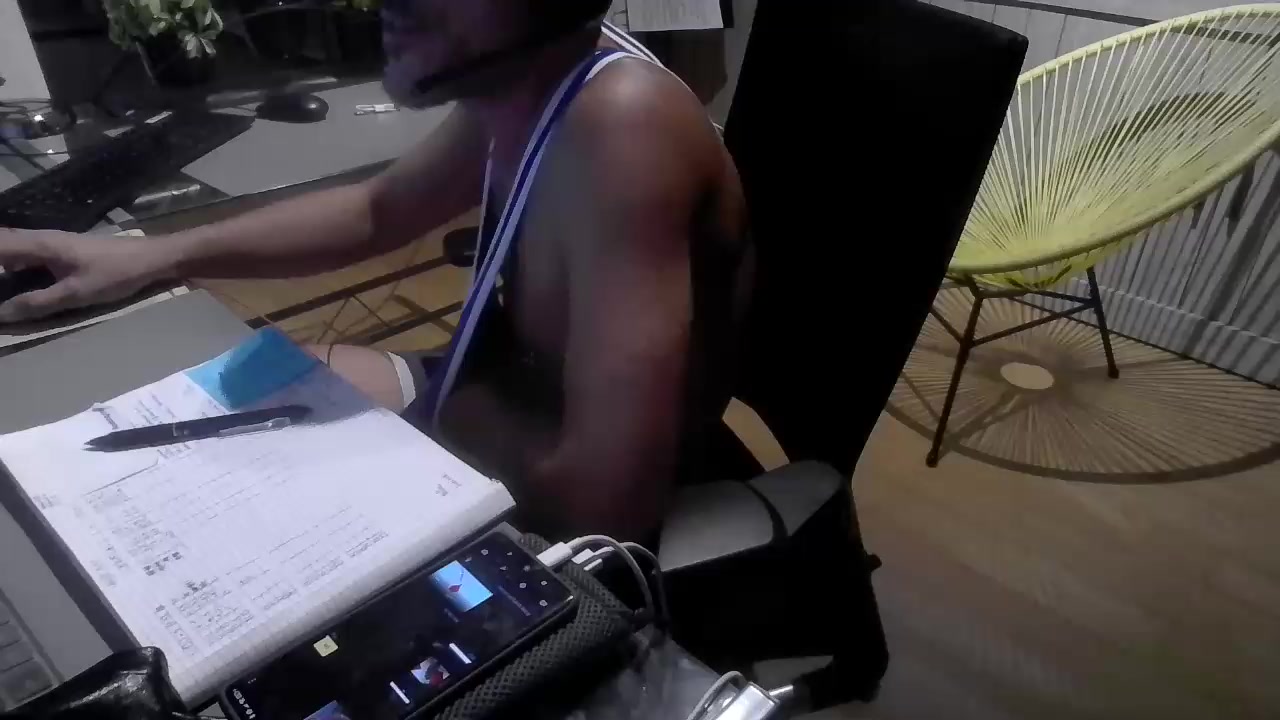 couplenotabous1 Live Cam Screenshot – 2025-08-08 06:25:49