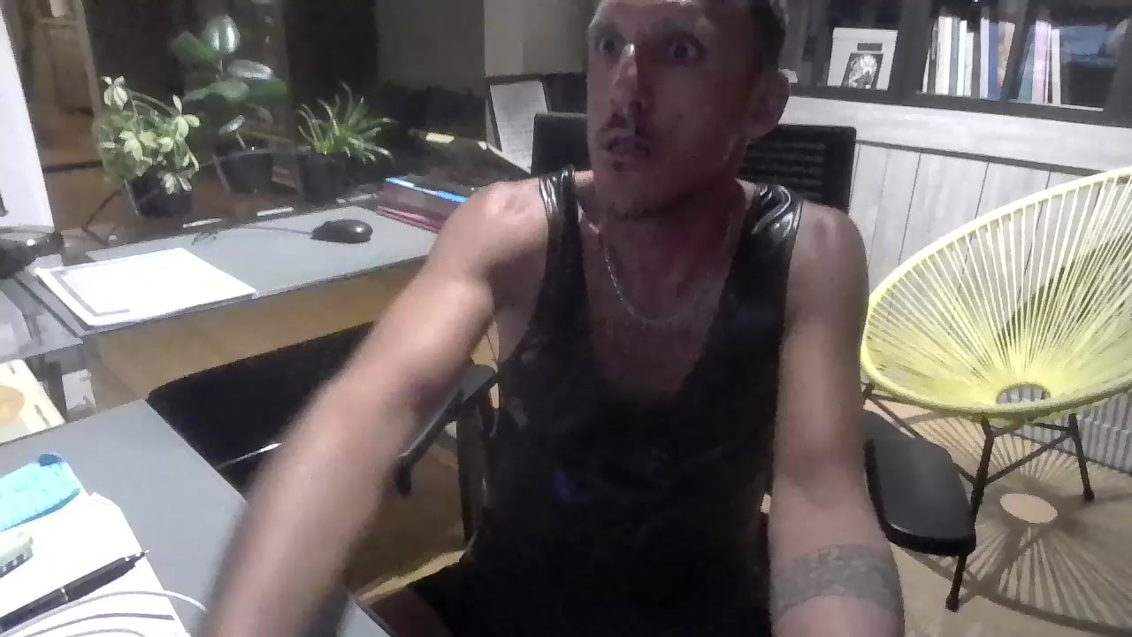 couplenotabous1 Live Cam Screenshot – 2025-08-24 02:27:25
