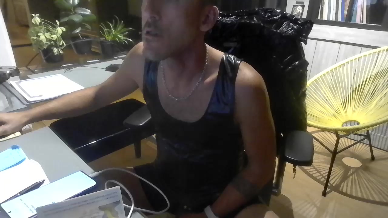 couplenotabous1 Live Cam Screenshot – 2025-08-24 03:26:37