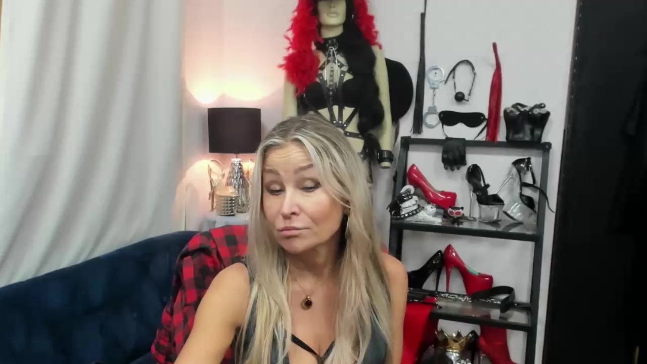 crystal__xxx Live Cam Screenshot – 2025-09-26 06:44:33
