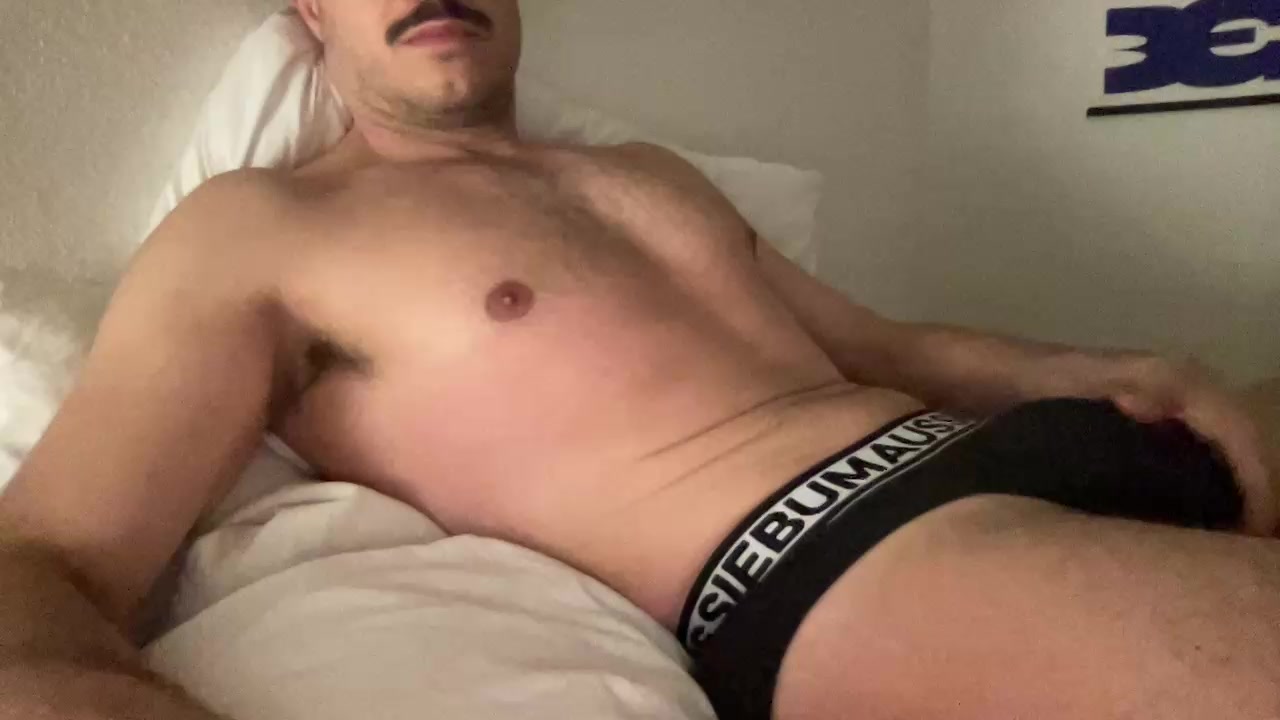 d_stud89 Live Cam Screenshot – 2025-08-06 19:15:40