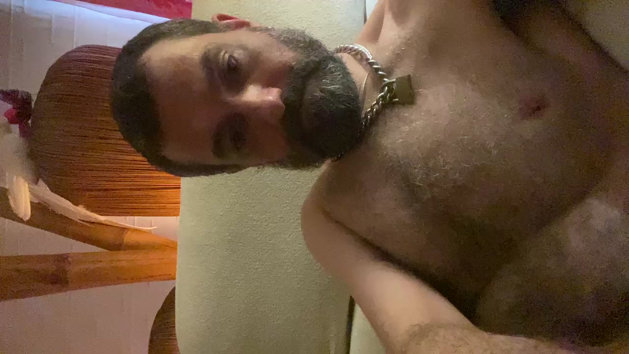 daddybearmadri5 Live Cam Screenshot – 2025-08-06 05:40:16