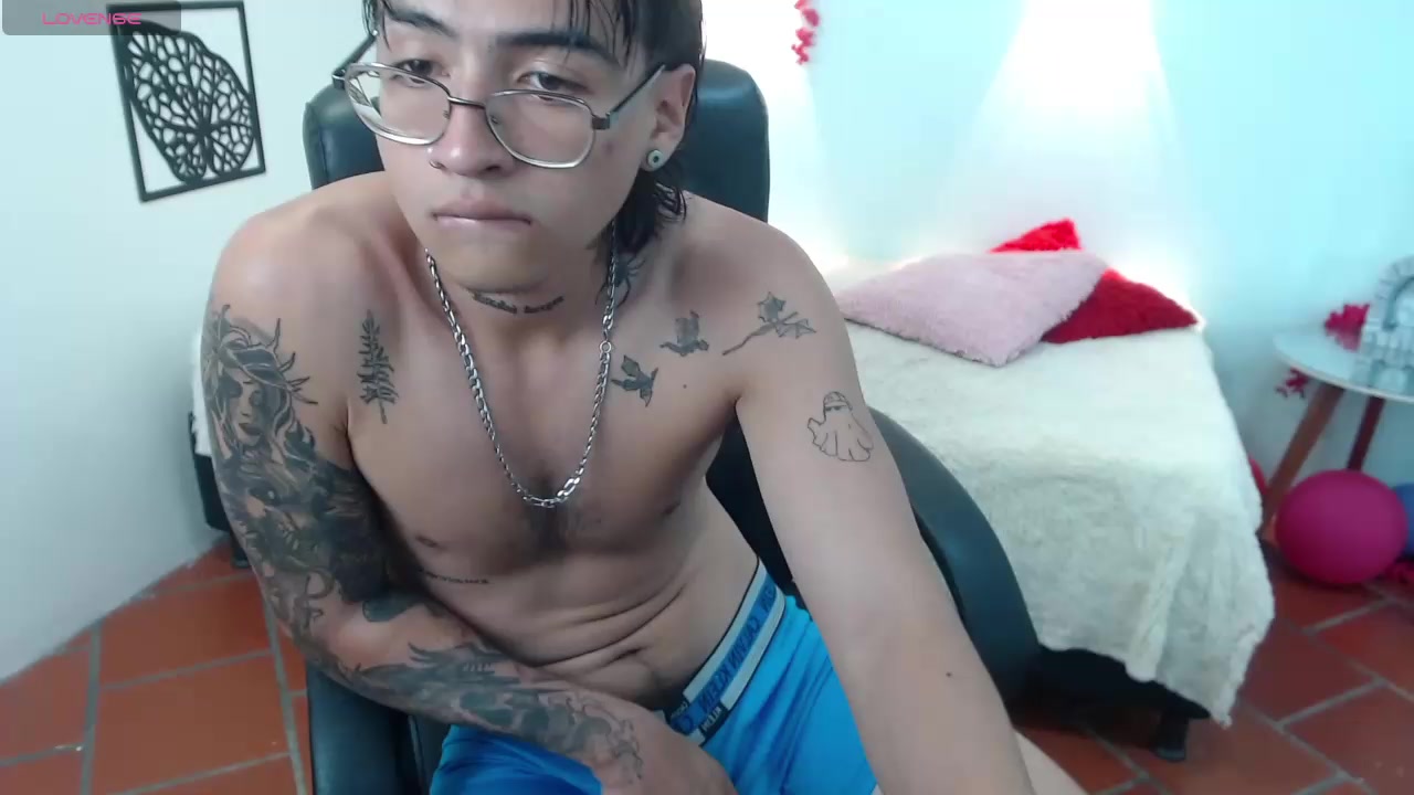 derekfly Live Cam Screenshot – 2025-08-04 20:28:30