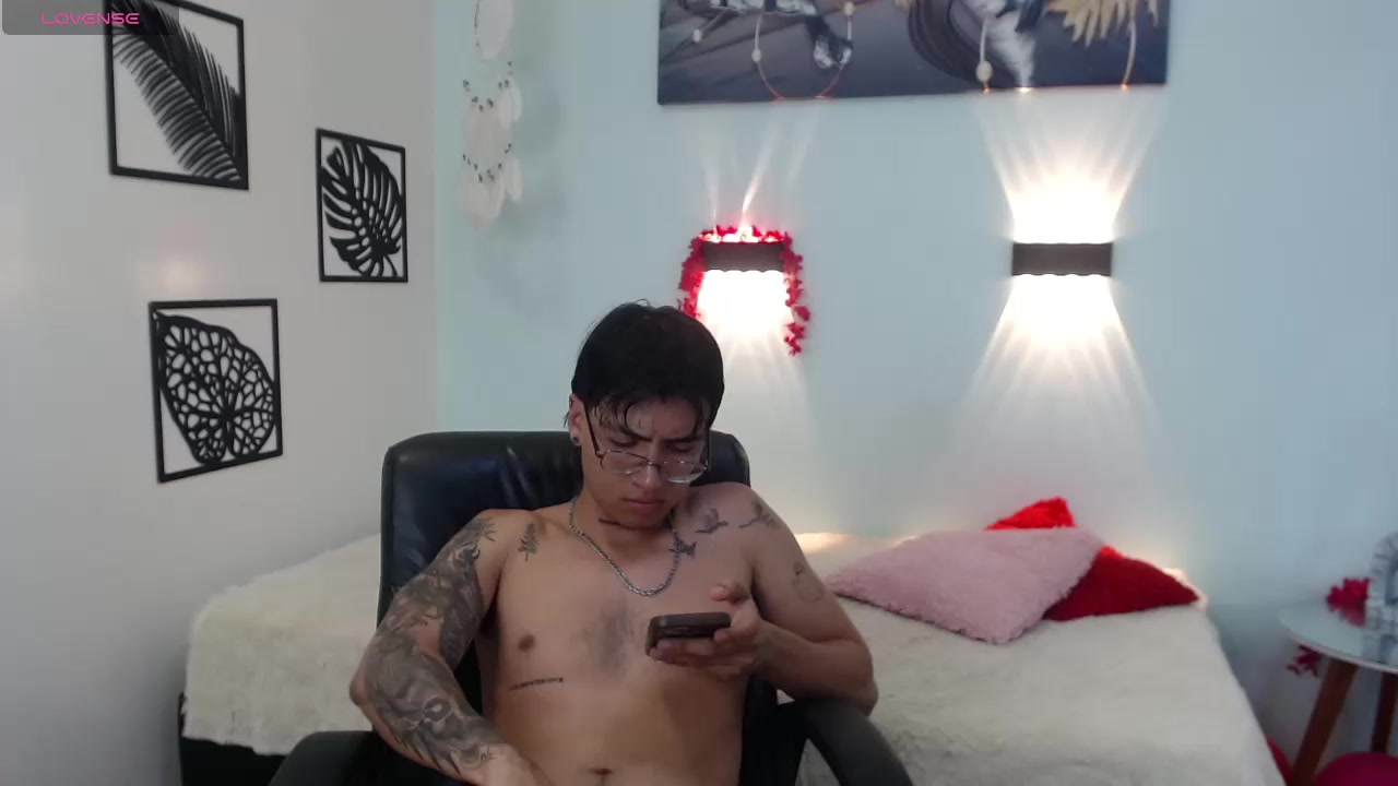 derekfly Live Cam Screenshot – 2025-08-04 21:31:14