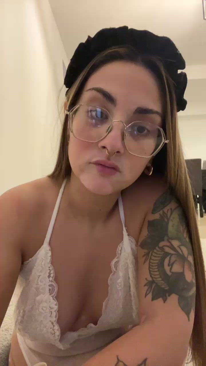 emiilyhot Live Cam Screenshot – 2025-09-04 22:02:49