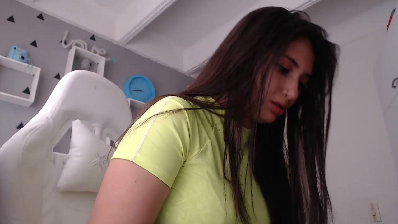 emilyjang Live Cam Screenshot – 2025-08-07 17:22:36