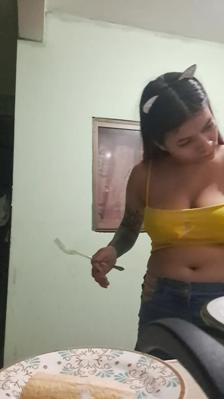 emmily_fox Live Cam Screenshot – 2025-08-06 02:26:25