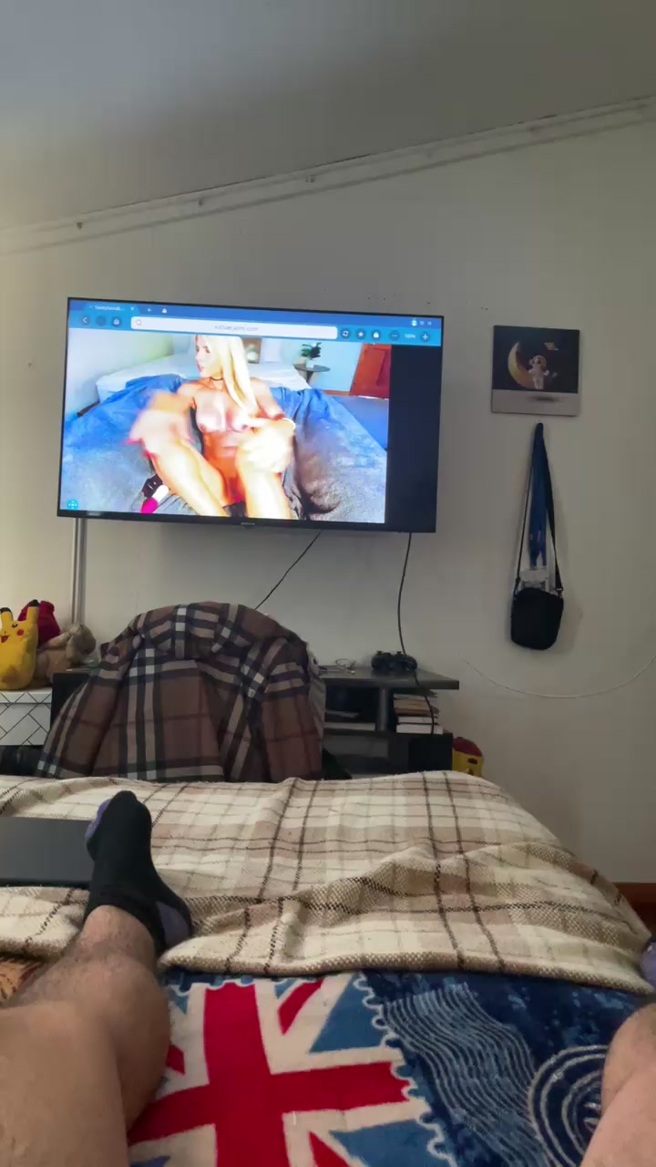 enrique689 Live Cam Screenshot – 2025-08-05 21:00:01