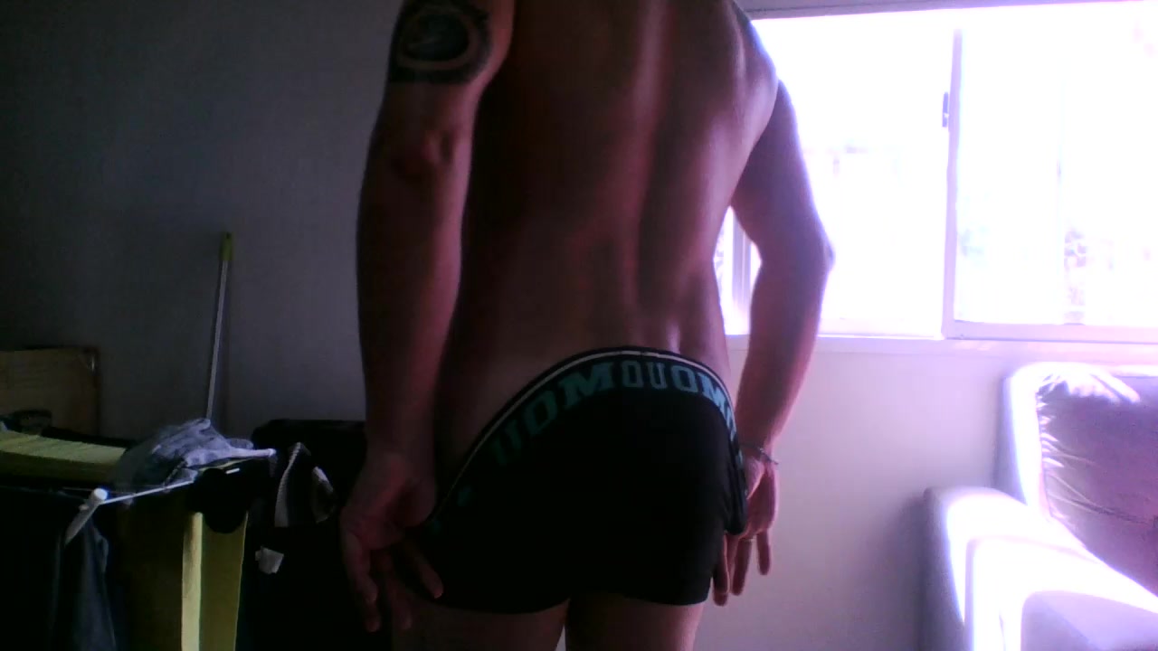 ezequiel381 Live Cam Screenshot – 2025-08-25 15:40:31