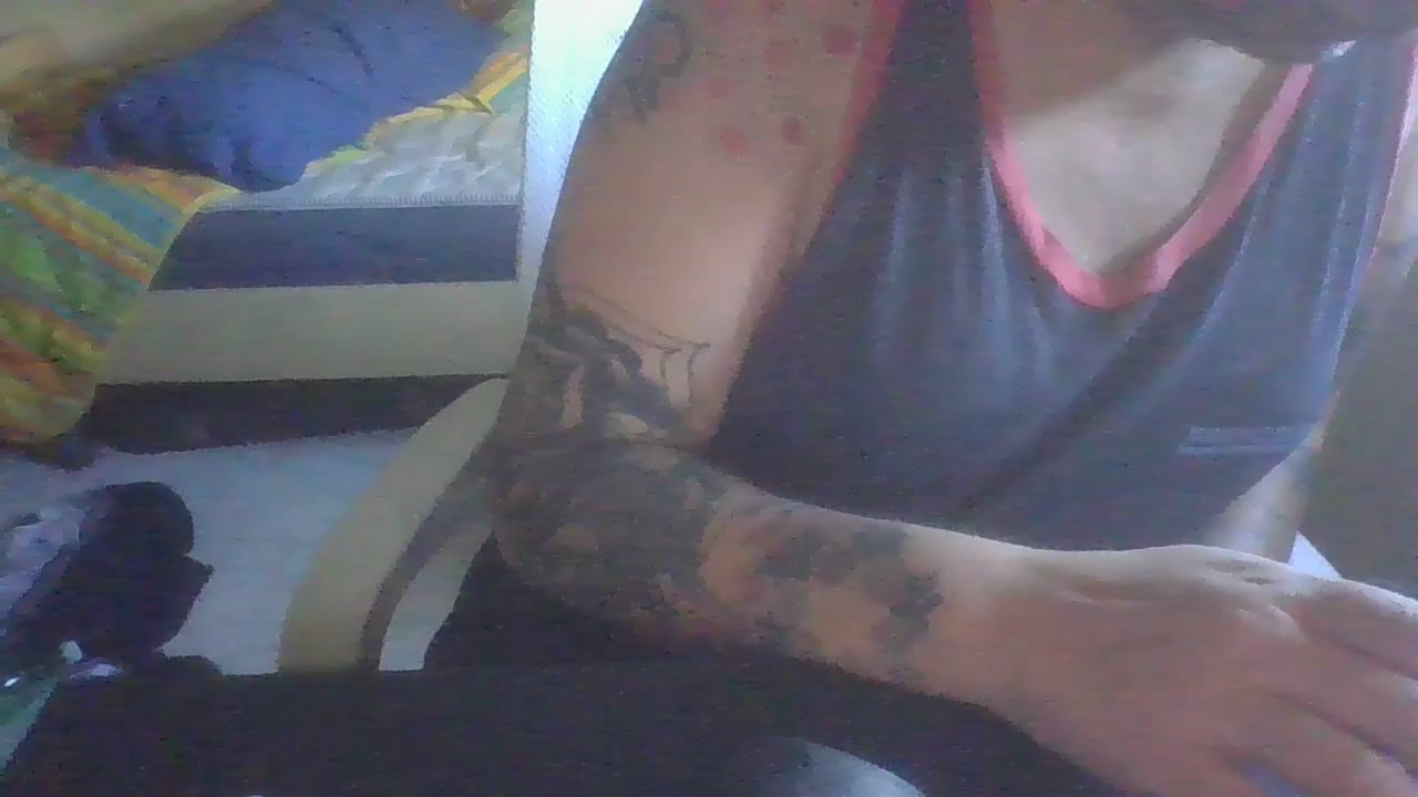 fiabeschi82 Live Cam Screenshot – 2025-08-22 07:04:13