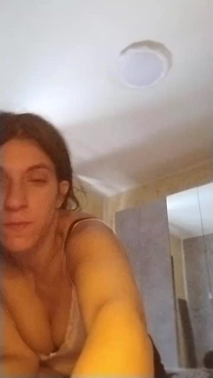fran2465 Live Cam Screenshot – 2025-08-06 10:32:02