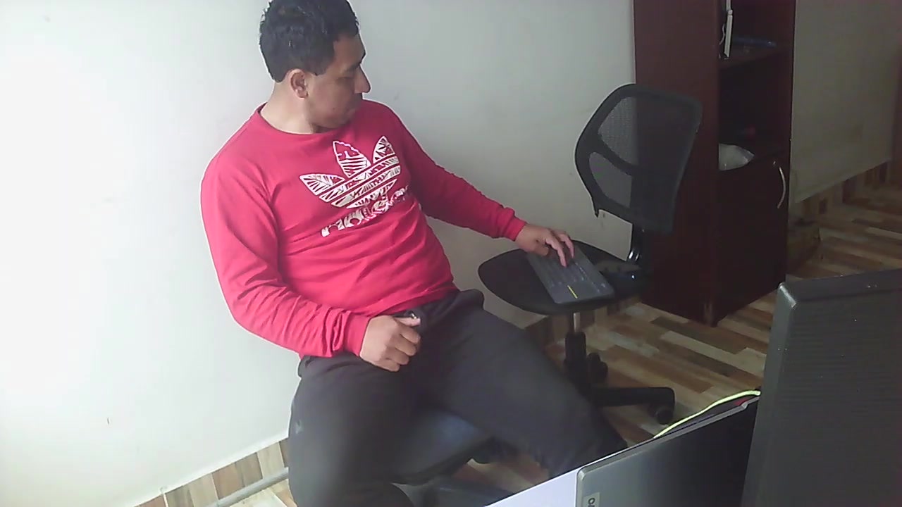 fredyat Live Cam Screenshot – 2025-08-04 20:33:01