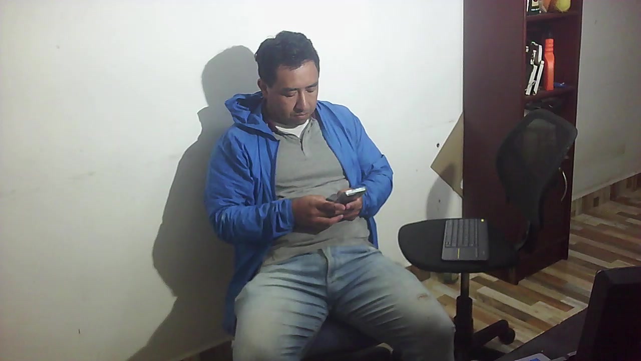 fredyat Live Cam Screenshot – 2025-08-14 01:00:58