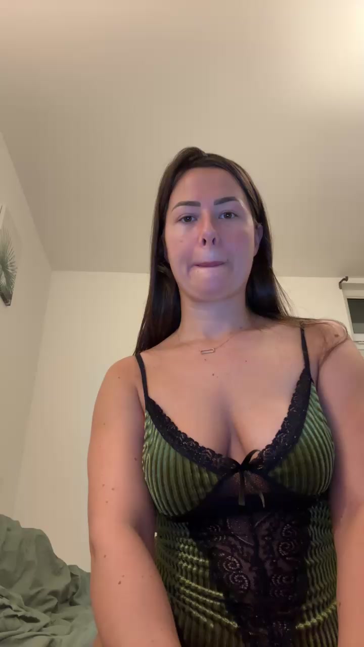 frenchslutfun Live Cam Screenshot – 2025-08-15 19:34:36