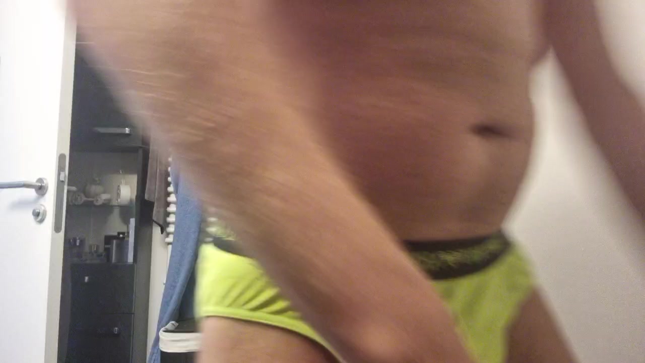 fuckbot87 Live Cam Screenshot – 2025-08-05 09:46:39