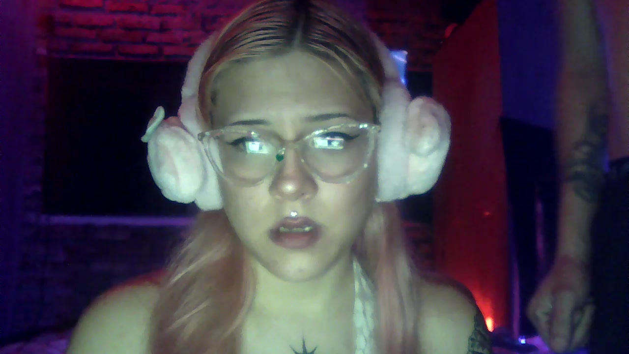 gabyara2 Live Cam Screenshot – 2025-08-23 03:28:35