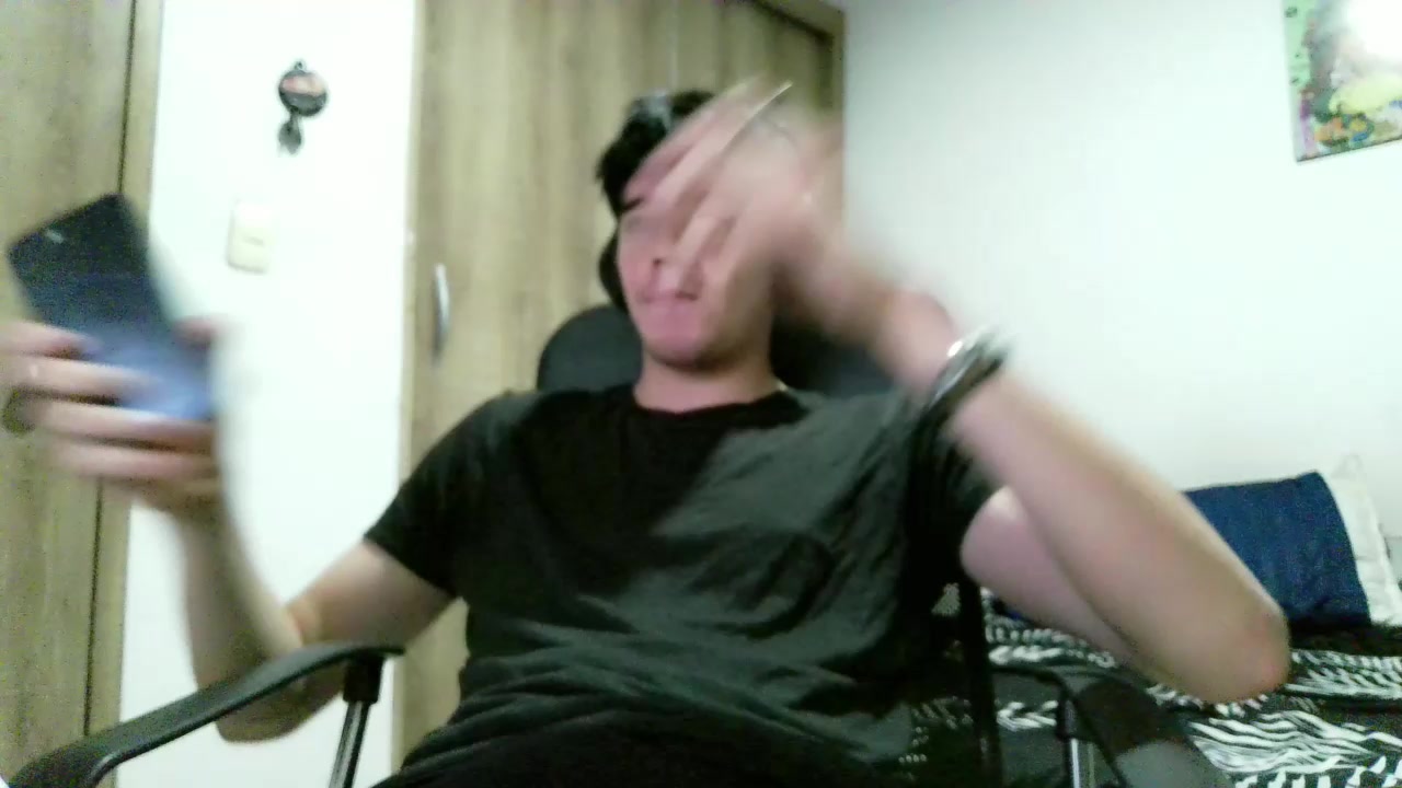 gerardcolo Live Cam Screenshot – 2025-08-15 04:14:24