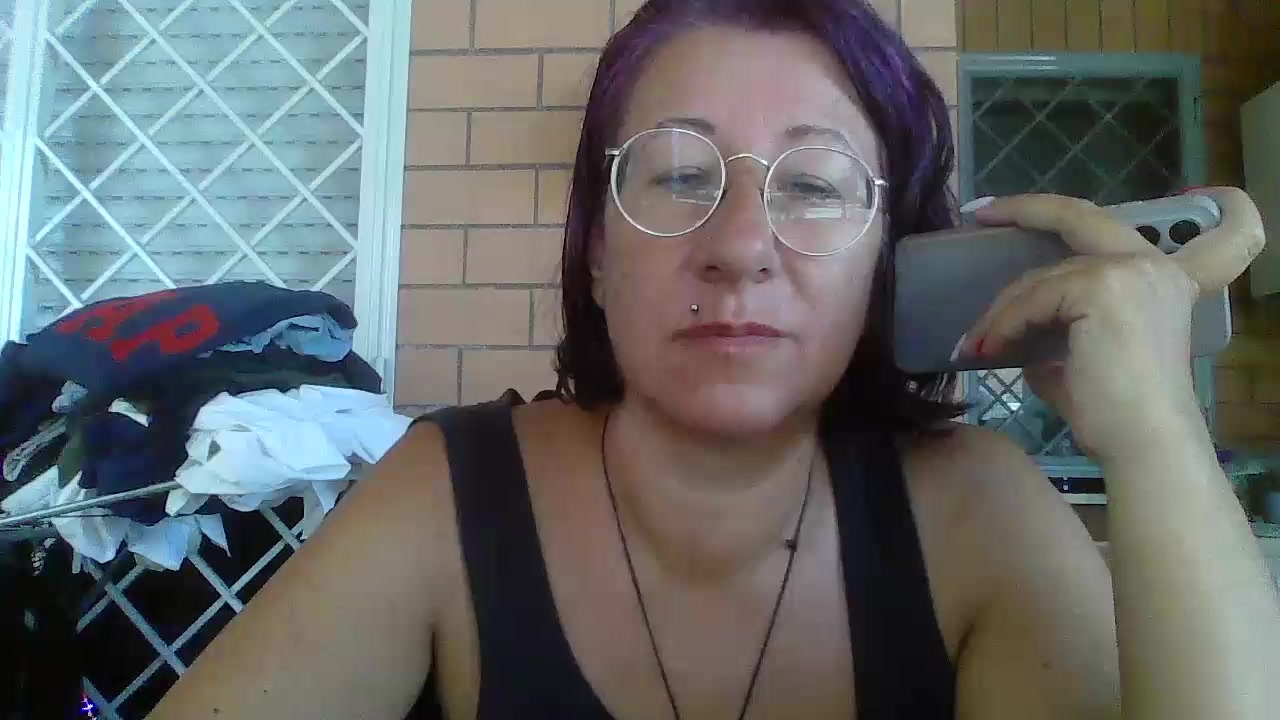 ginnygi Live Cam Screenshot – 2025-08-18 07:59:52