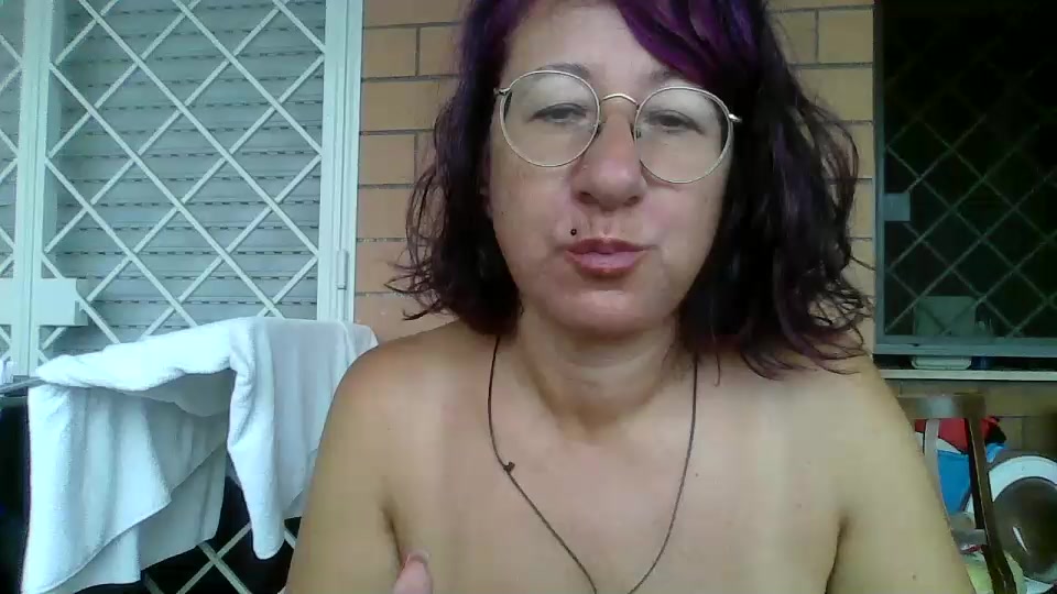 ginnygi Live Cam Screenshot – 2025-08-29 07:34:24