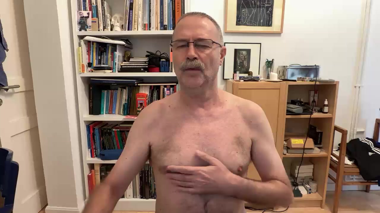 hairystd Live Cam Screenshot – 2025-08-06 09:21:00