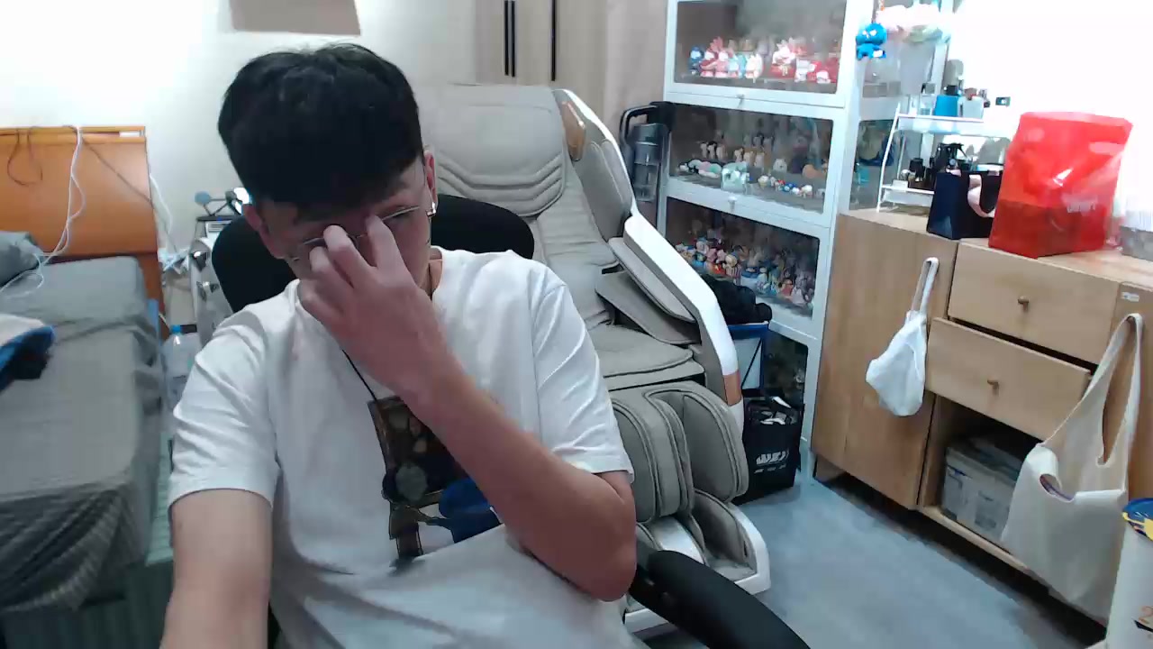 hank_Ss Live Cam Screenshot – 2025-08-04 18:28:13