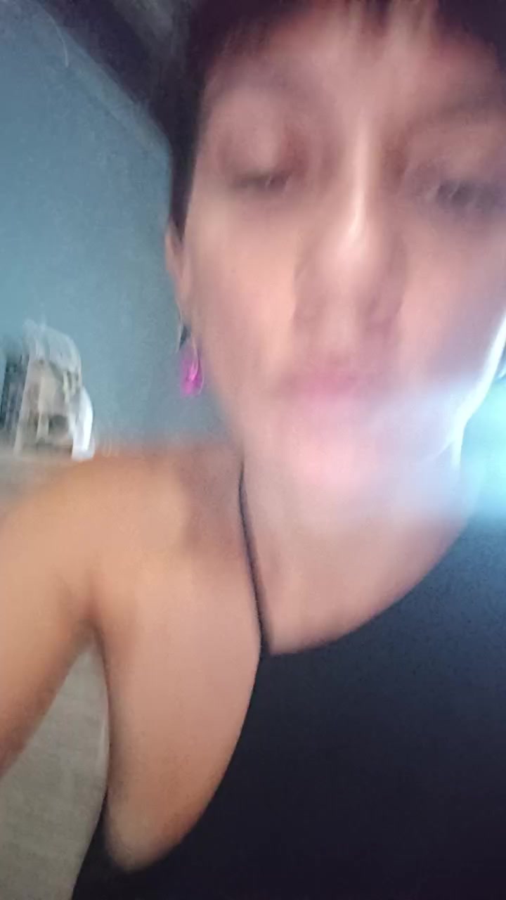 hotLatinaX7 Live Cam Screenshot – 2025-08-29 23:13:35