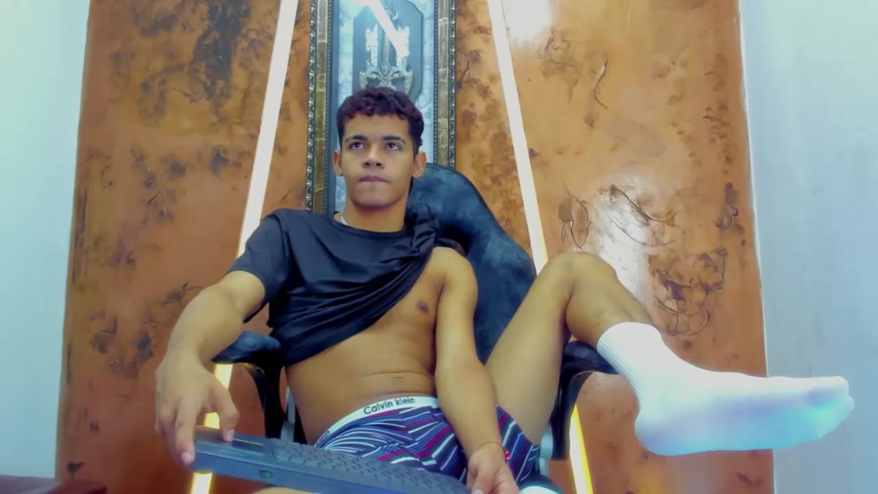 hot_boys_couple Live Cam Screenshot – 2025-08-14 13:29:45