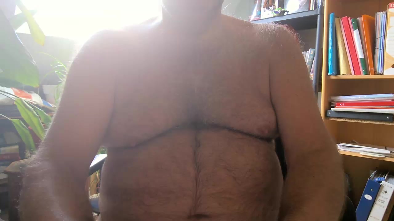 hotbearhot Live Cam Screenshot – 2025-08-14 10:19:30