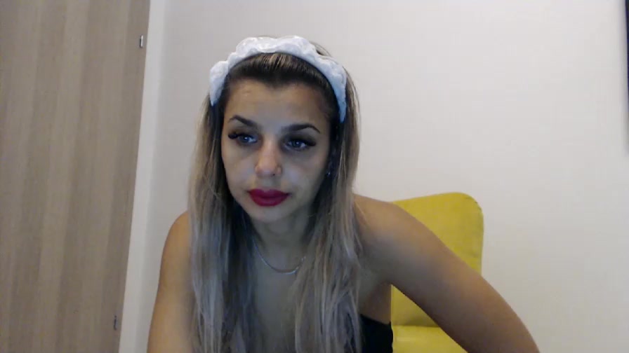 hotgirl7771 Live Cam Screenshot – 2025-08-25 10:04:24